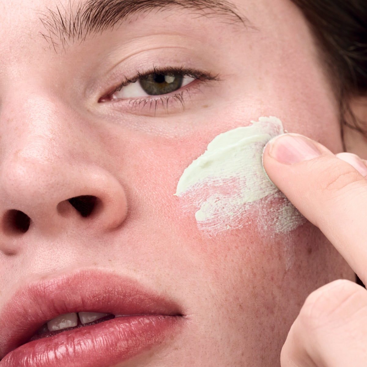 Redness Solutions Daily Protective Base Broad Spectrum SPF 15