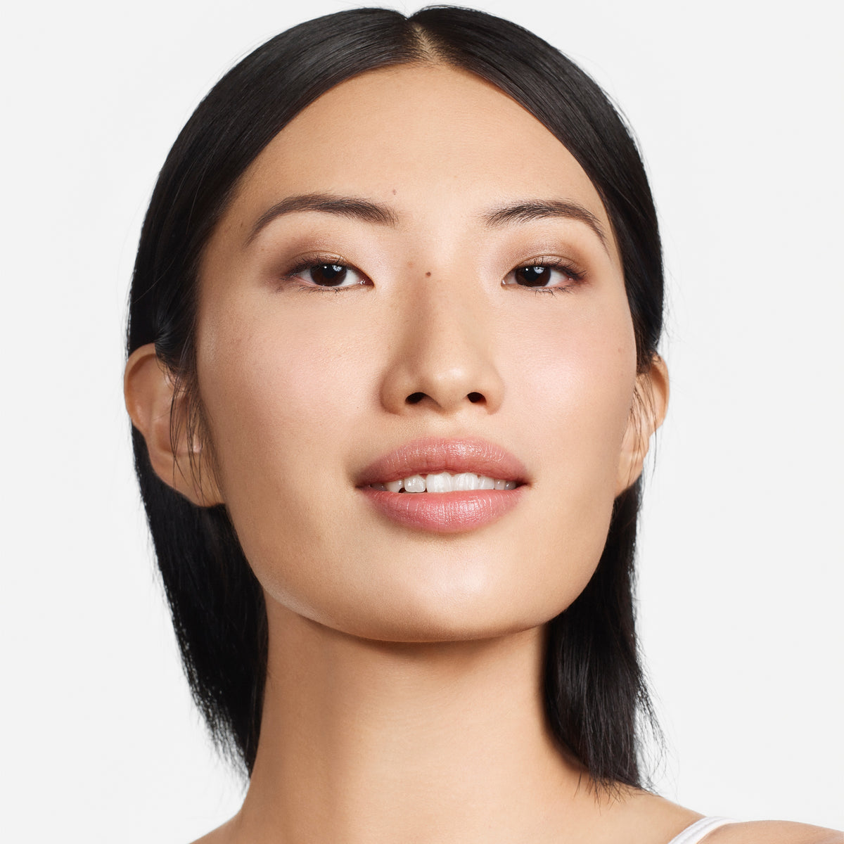 Even Better Refresh™ Hydrating and Repairing Makeup, 30.0 ml, WN 04 Bone, WN 04, Model, light