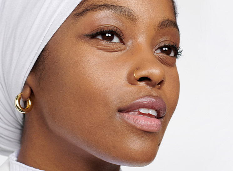 How To Apply Flawless Foundation? 8 Tips from Expert Clinique