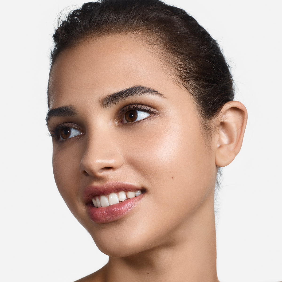 Even Better Refresh™ Hydrating and Repairing Makeup, 30.0 ml, CN 52 Neutral, CN 52, Model, light