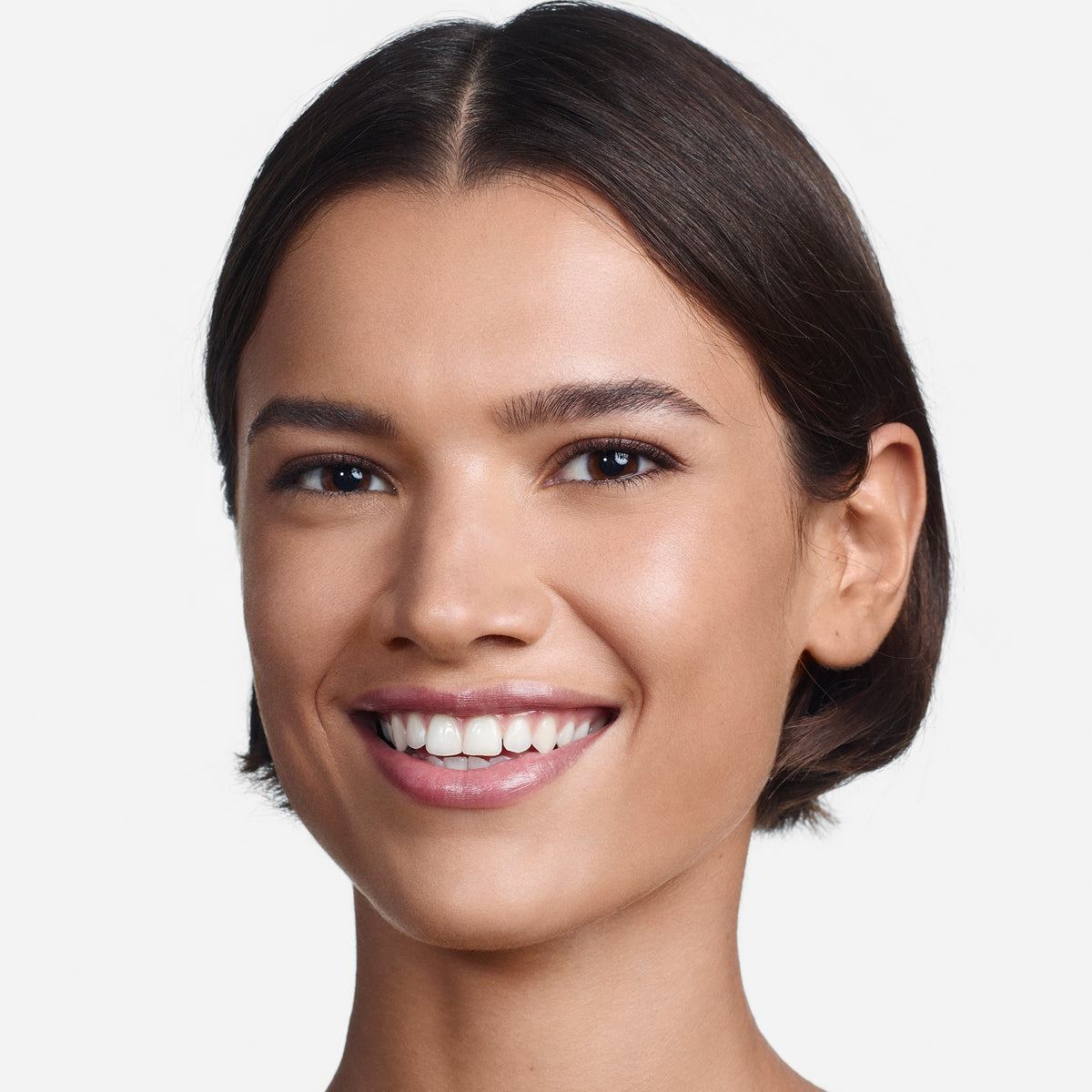 Even Better Refresh™ Hydrating and Repairing Makeup, 30.0 ml, CN 70 Vanilla, CN 70, Model, light