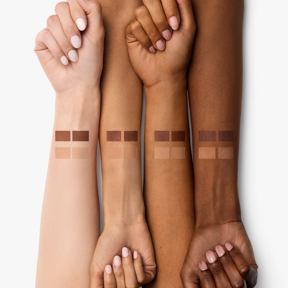 All About Shadow™ Limited-Edition Quad, 5.4 g, Black Honey, Model