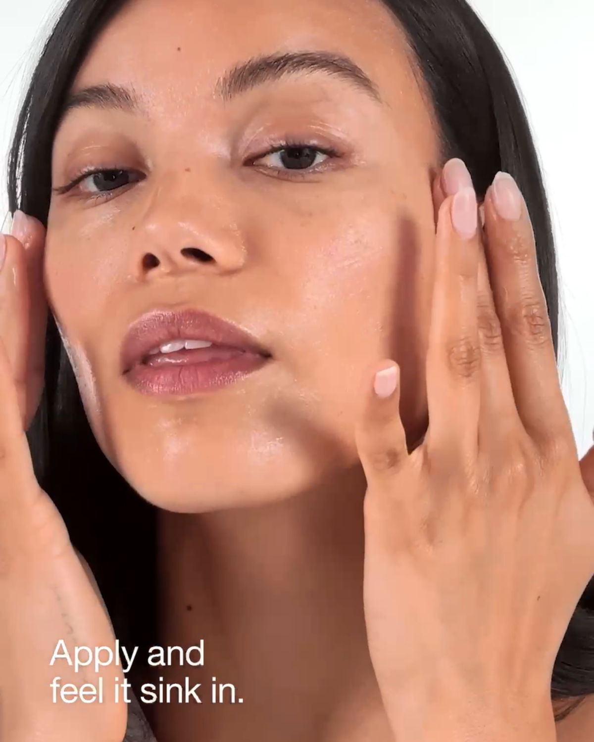 Load video: Moisture Surge 100H Auto-Replenishing Hydrator application video