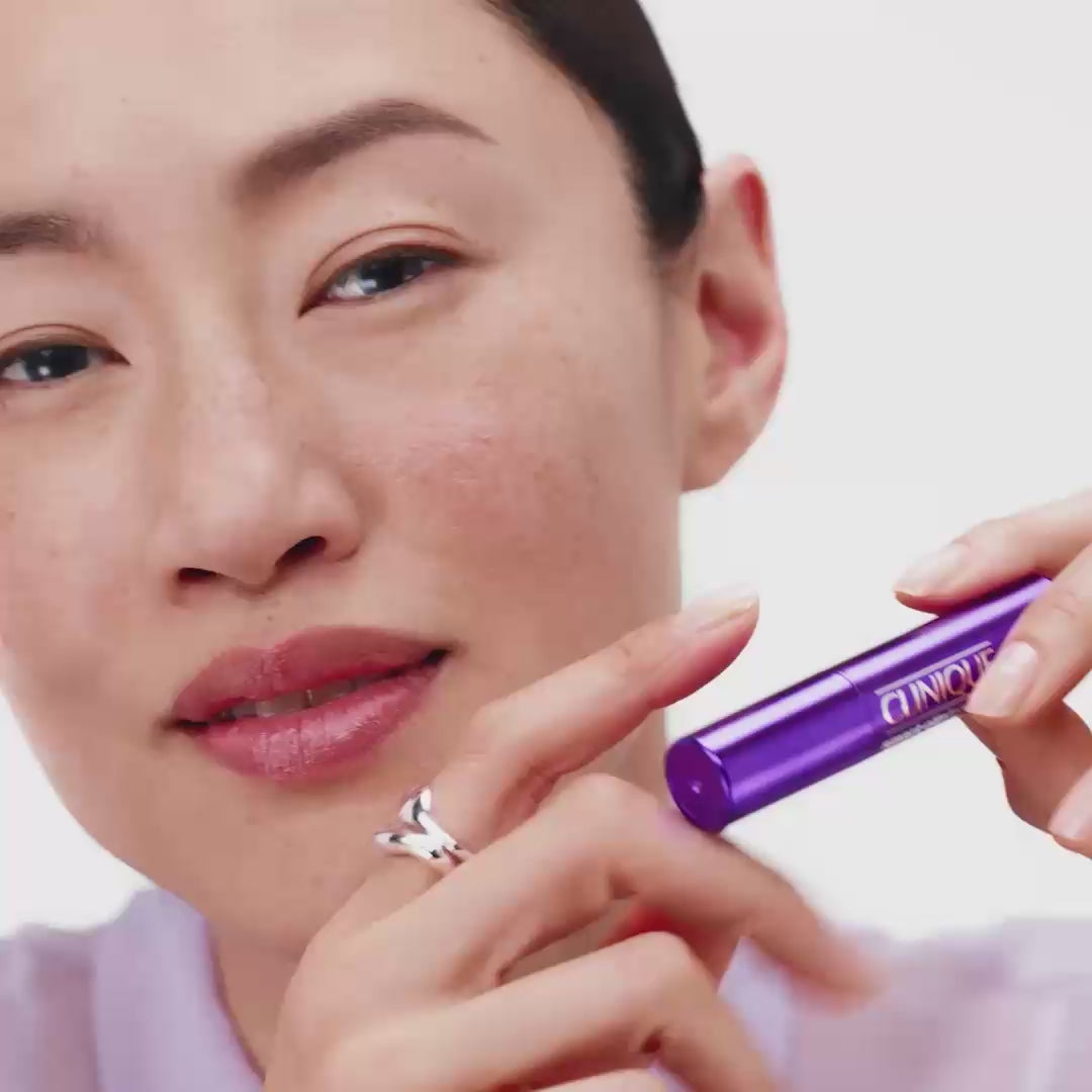 Load video: Clinique Smart Clinical Repair AM/PM Retinoid Balm application video